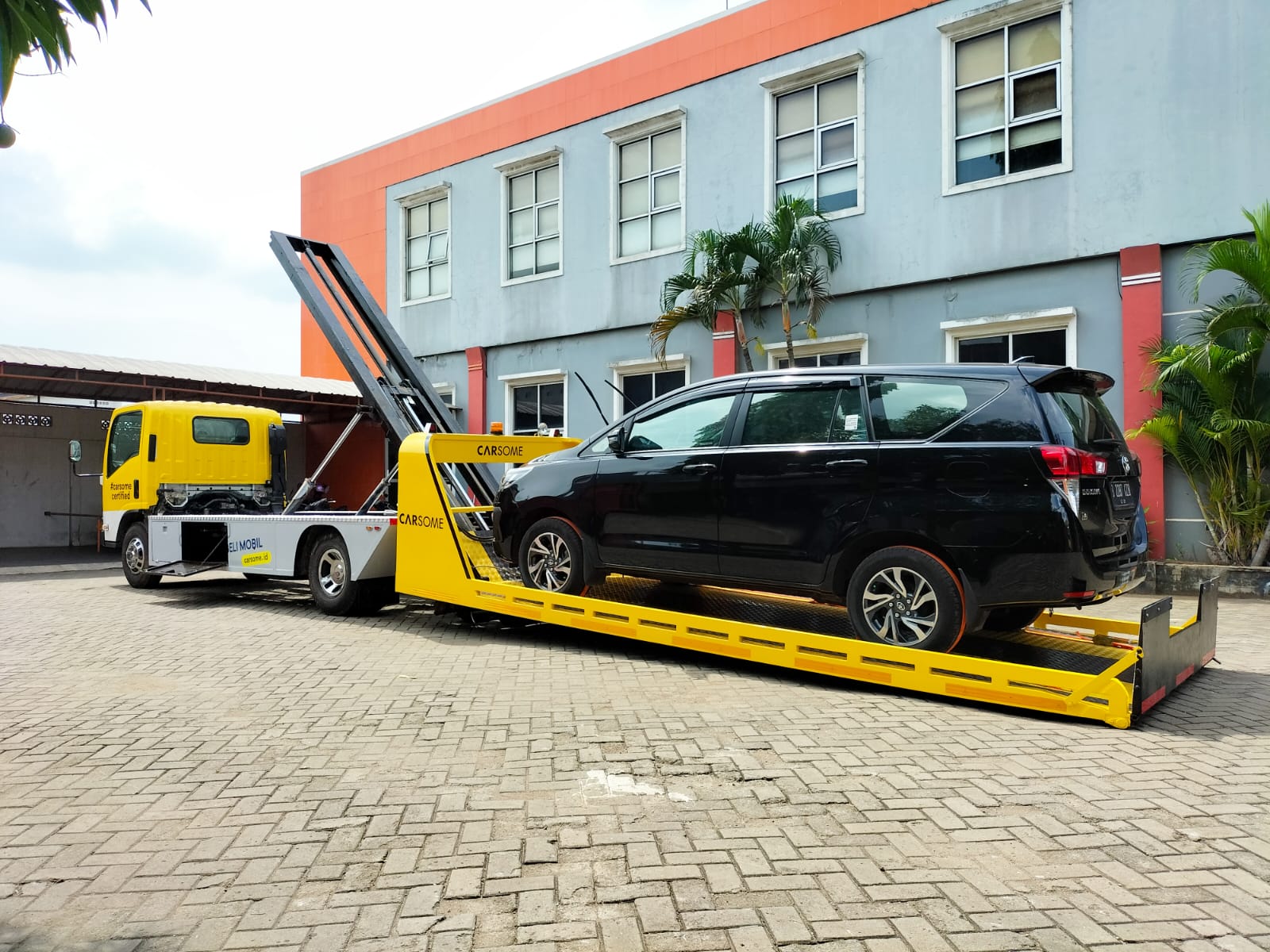 Flatbed towing service near DeLand FL